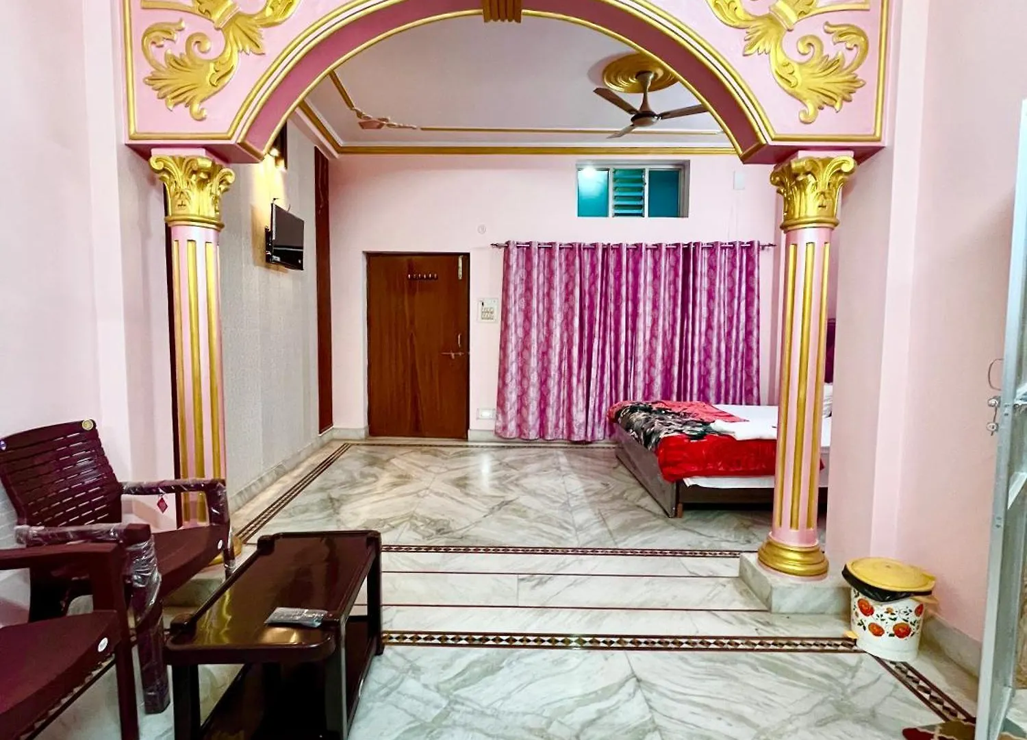 Trilok P Guest House - Dashashwamedh Ghat Near Kashi Vishwanath Temple Varanasi