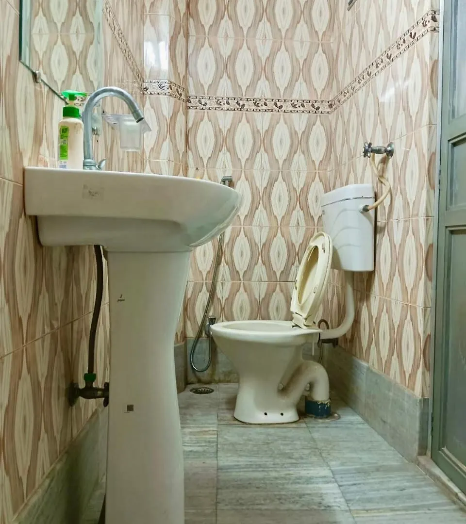 Trilok P Guest House - Dashashwamedh Ghat Near Kashi Vishwanath Temple Varanasi India